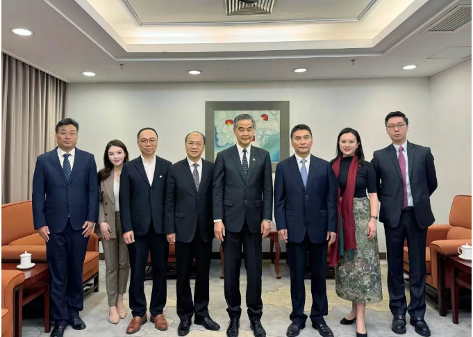 陈刚拜会全国政协副主席梁振英，申能达共同见证人工智能和数据跨境合作谅解备忘录签约